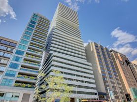 200 Bloor St W