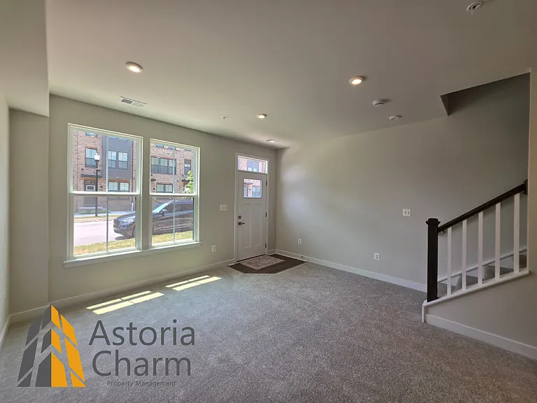 2928 Maisel St — Photo 3