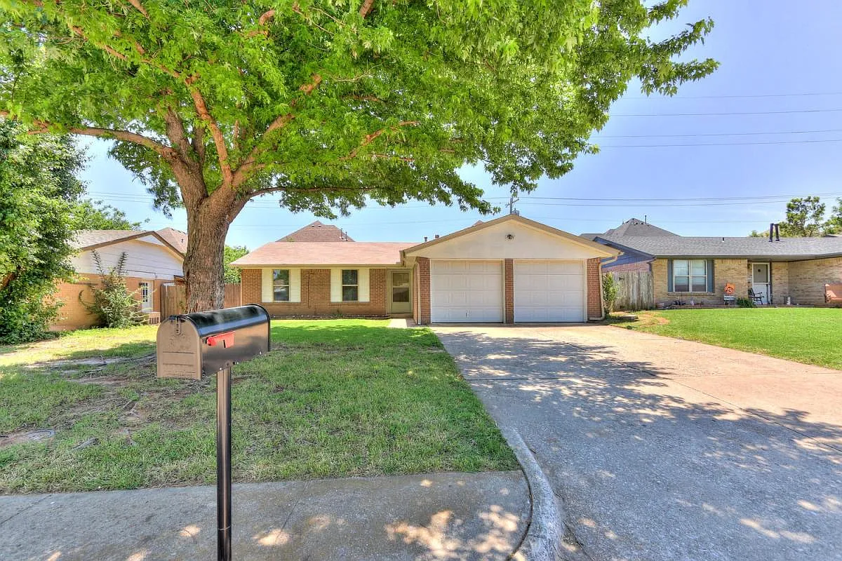 3 bed, 1220 sqft, $1,450 — Photo 1
