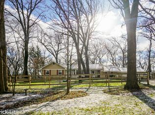 2 Briar Ln, West Chicago, IL 60185