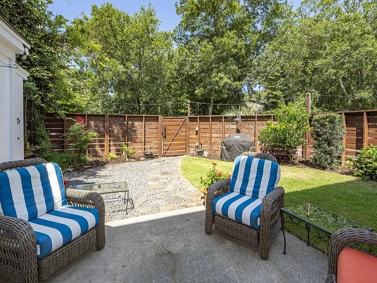 955 Cottingham Dr — Photo 15