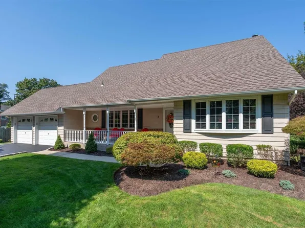 3 Prince Charming Road, Nesconset, NY 11767