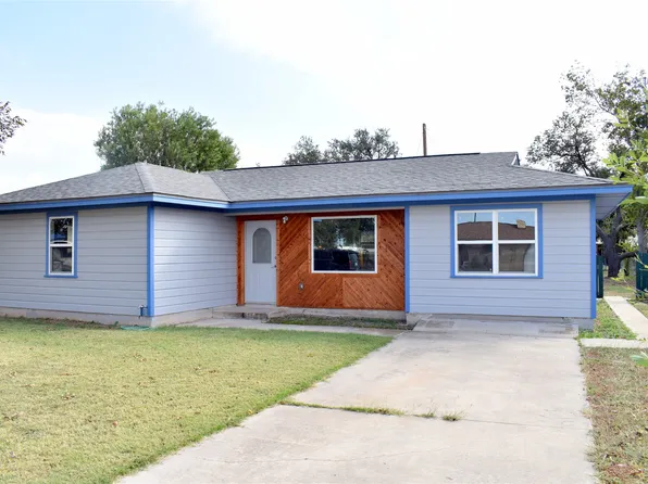 1203 Gantt St, Bangs, TX 76823