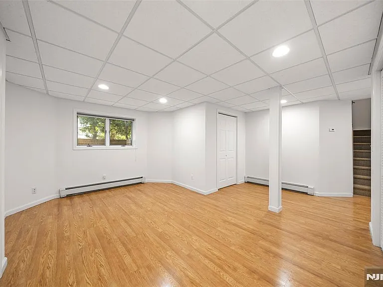 408 Dogwood Ct — Photo 34