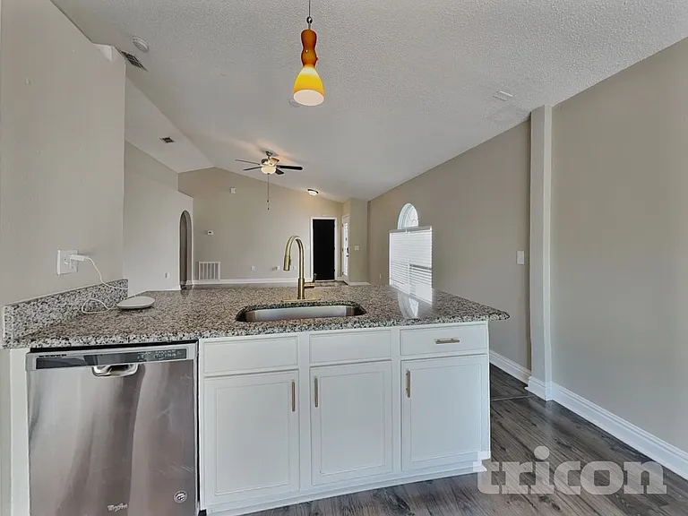 10610 Opus Dr — Photo 6