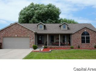 901 Roosevelt Rd, Taylorville, IL 62568