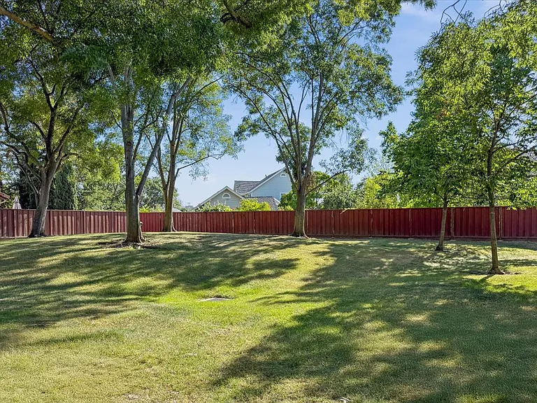 1446 Chateau Cmn #104 — Photo 26