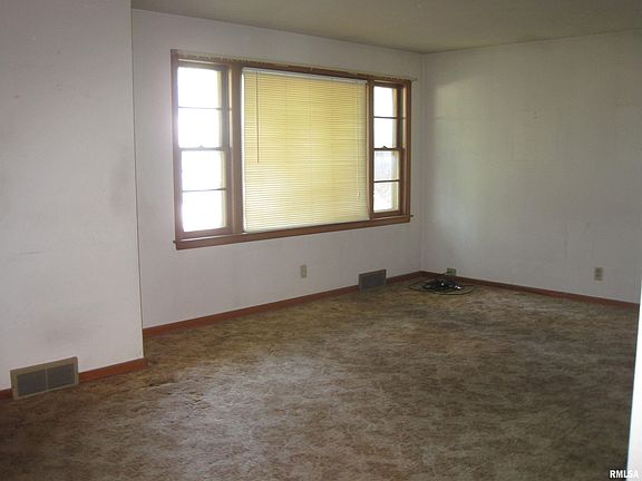 4th image of 2913 W Kenwood Ave