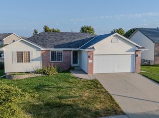 1733 Frisco Dr, Lincoln, NE 68521