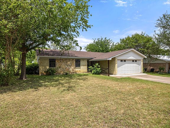 2nd image of 606 Nancy Dr