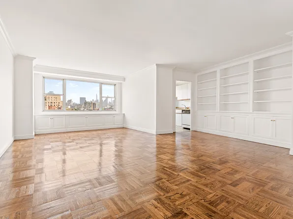 2 Charlton Street image 2 of 15