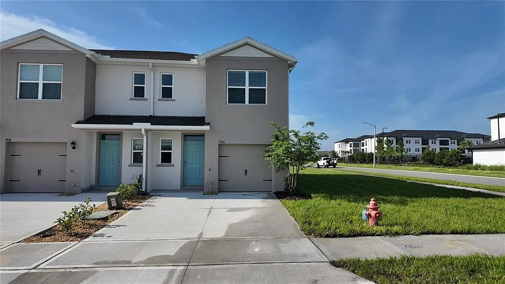 3 bed, 2.5 bath, 1477 sqft, $1,890 — Photo 2