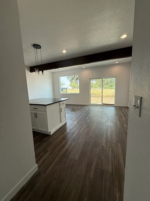 3 bed, 2.5 bath, 1600 sqft, $1,990 — Photo 3
