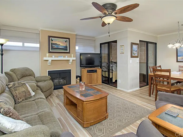911 E Ave #203 — Photo 2