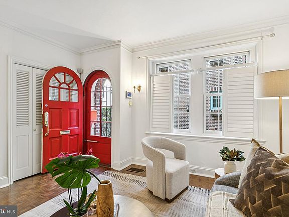 4th image of 2126 Saint James Pl