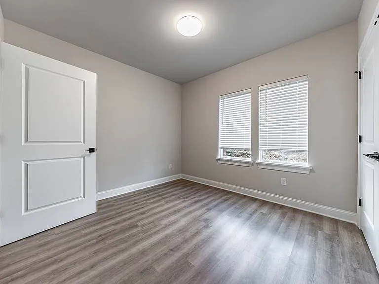 30 Excelsior Ave #FLAT — Photo 2