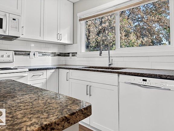 4th image of 265 Evergreen St