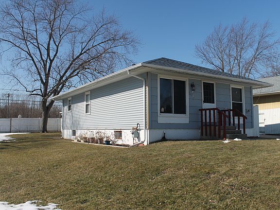 2nd image of 1406 Barberry Ln