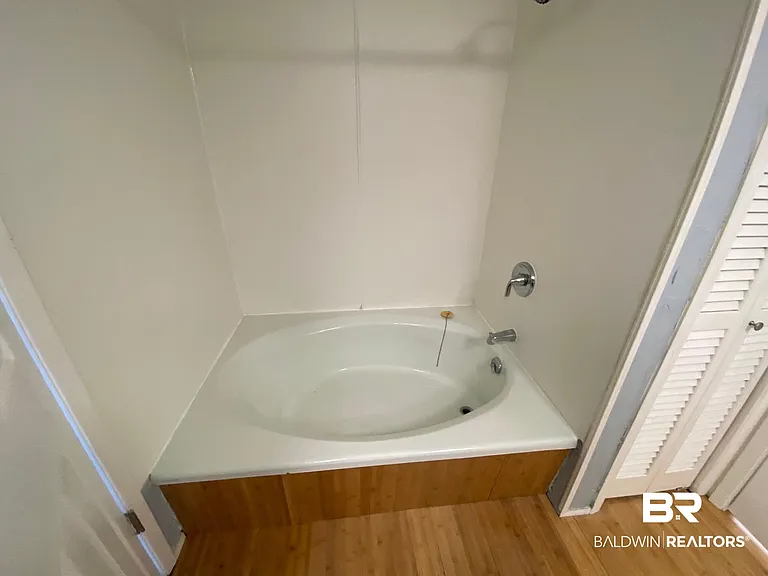 2055 Seacliff Dr N #2055 — Photo 8