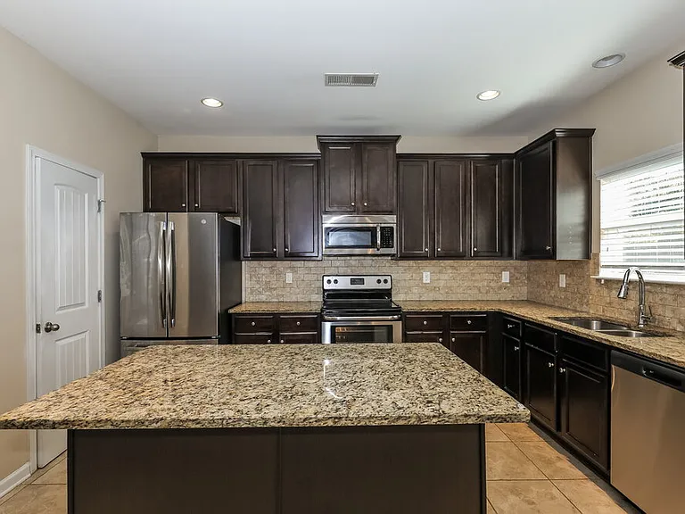 705 Yukon Way — Photo 7
