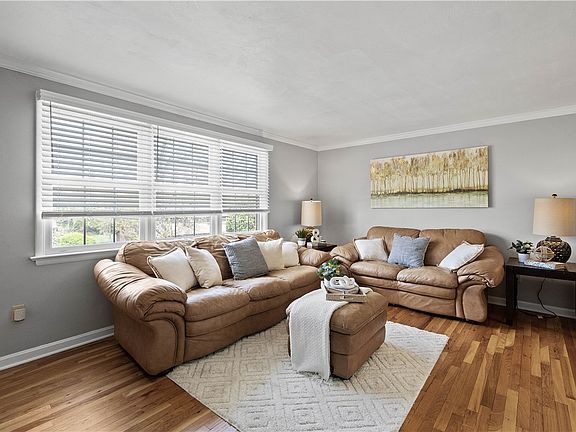 3rd image of 7108 Dumbarton Pl