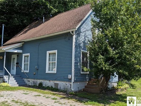 33 Lake Ave, Silver Creek, NY 14136