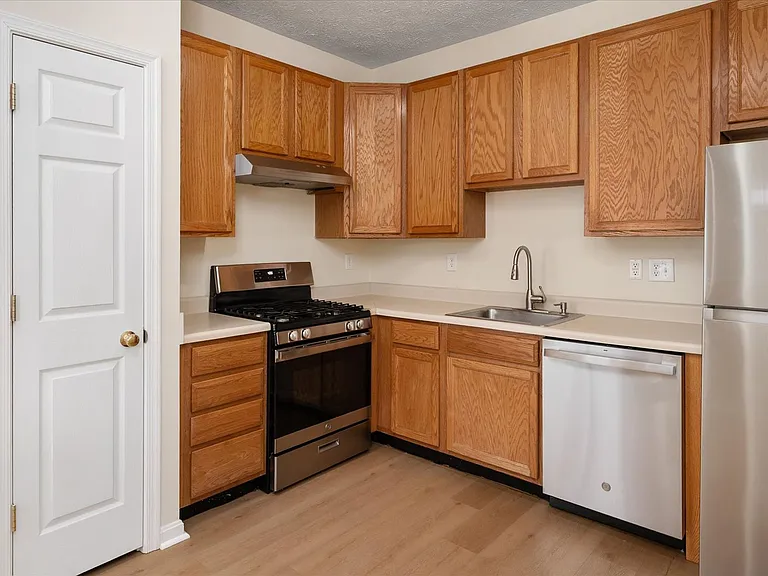 8221 Barrington Ct — Photo 8