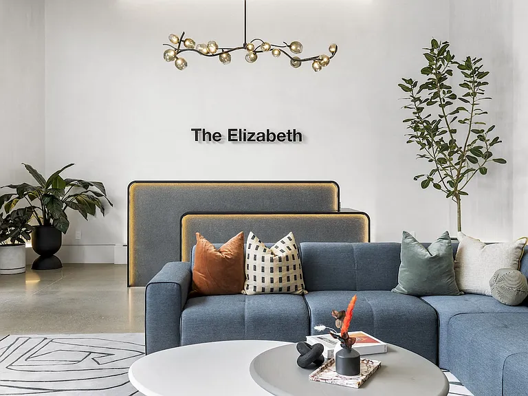 The Elizabeth Chicago — Photo 41