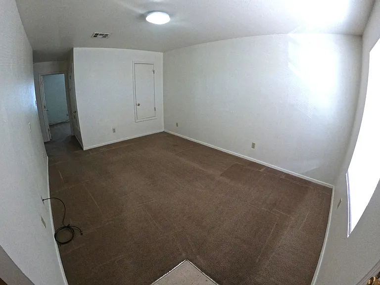637 Foster Rd — Photo 2