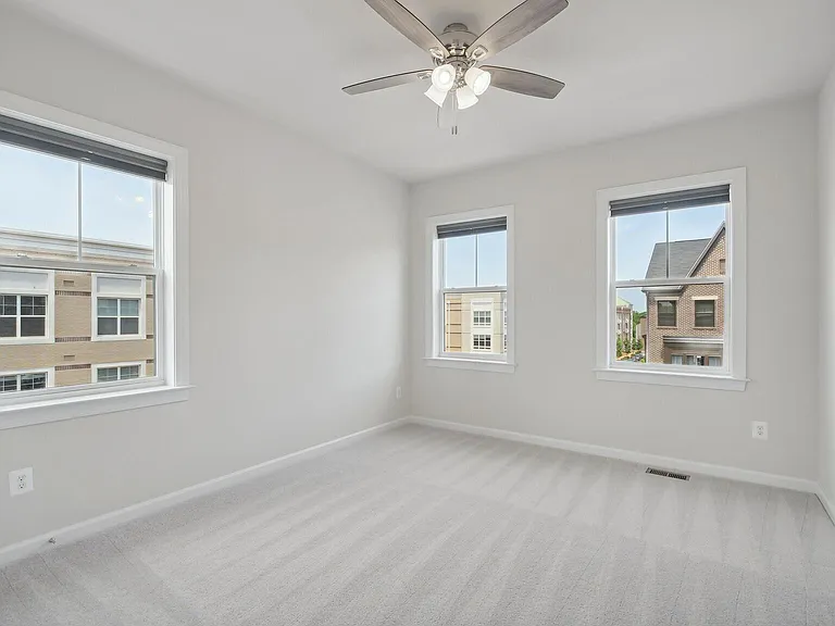 45117 Kincora Dr — Photo 16