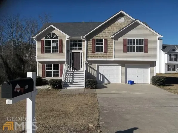 121 Bombay Ln, Grantville, GA 30220