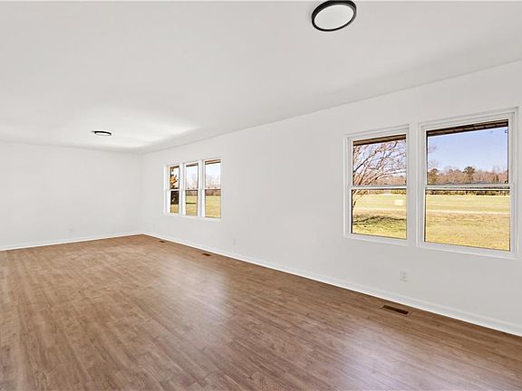 3rd image of 584 Gilpark Rd