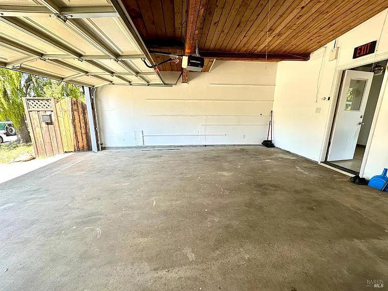 1111 Marionola Way — Photo 25