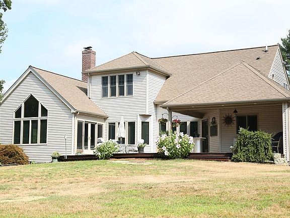 5th image of 12 Clarence Soule Dr