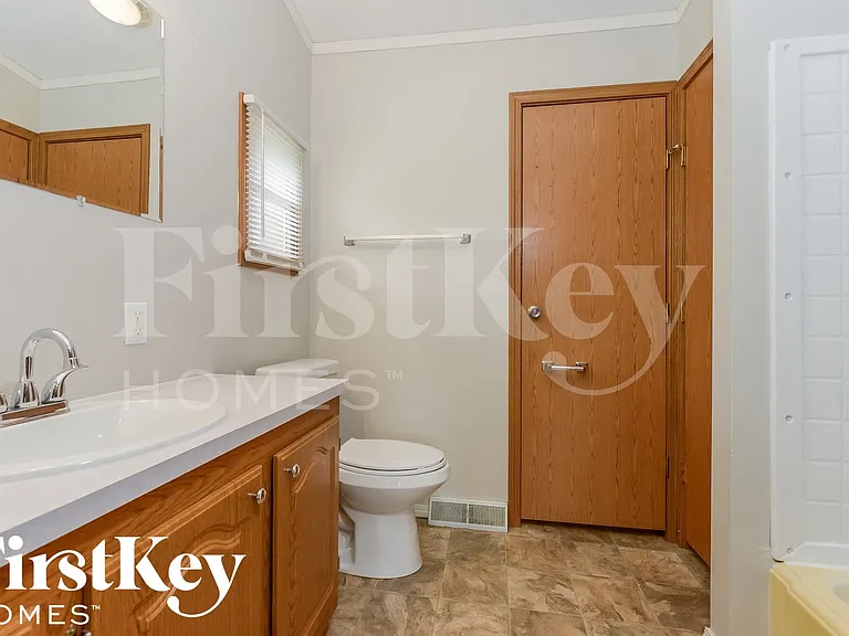 3304 N Spring St — Photo 11
