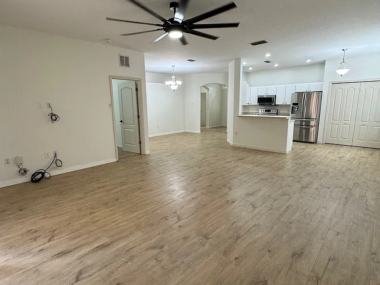 13447 Silvercreek Dr — Photo 9
