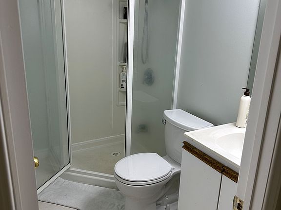 4th image of 80 Ray St