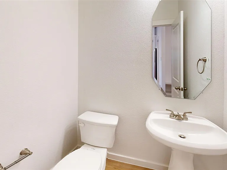 2916 Elle Dr — Photo 31