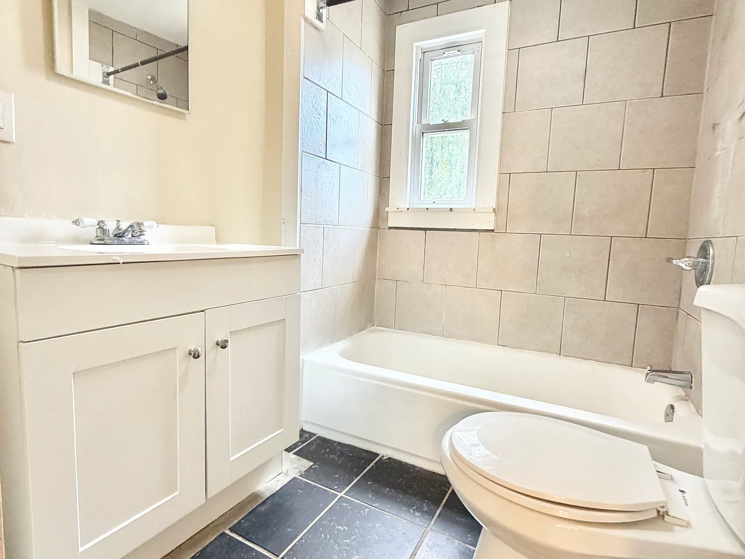 3 bed, 1000 sqft, $1,625 — Photo 4