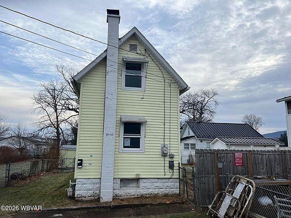 3rd image of 1008 Garden St