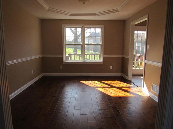 5th image of 116 Geneva Ct