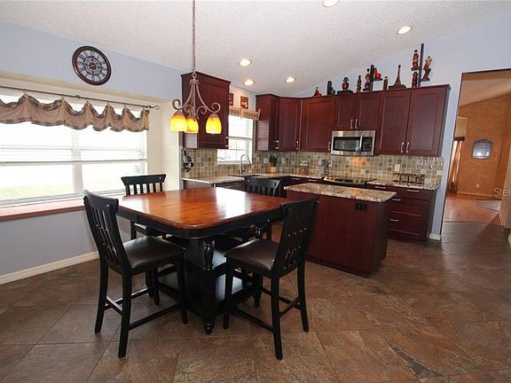 2nd image of 904 Maple Creek Dr
