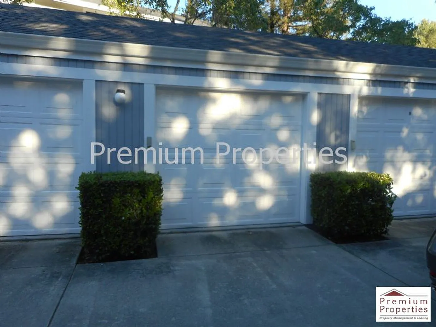 Nice Upper Unit in the Desired Ashford Court is Available Now! — Photo 3