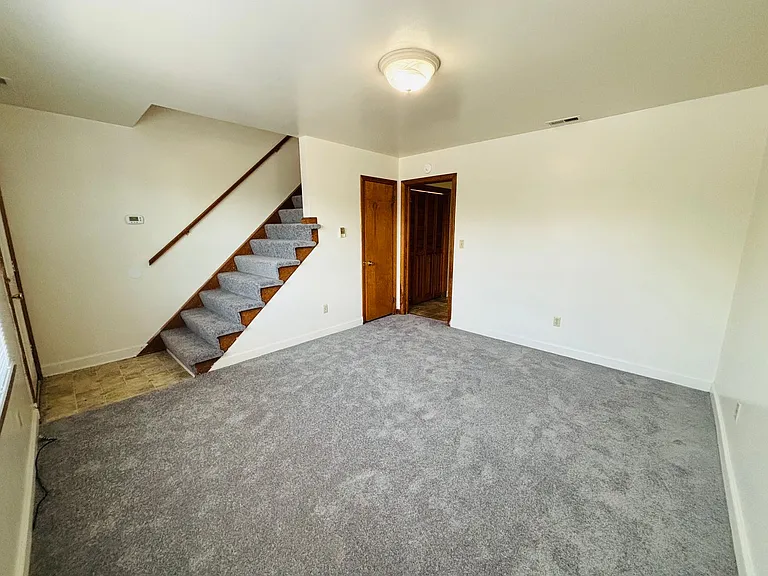 2 Bedroom, 1 Bath Apartment — Photo 27