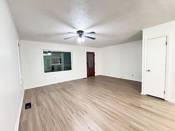 3rd image of 422 W Main St