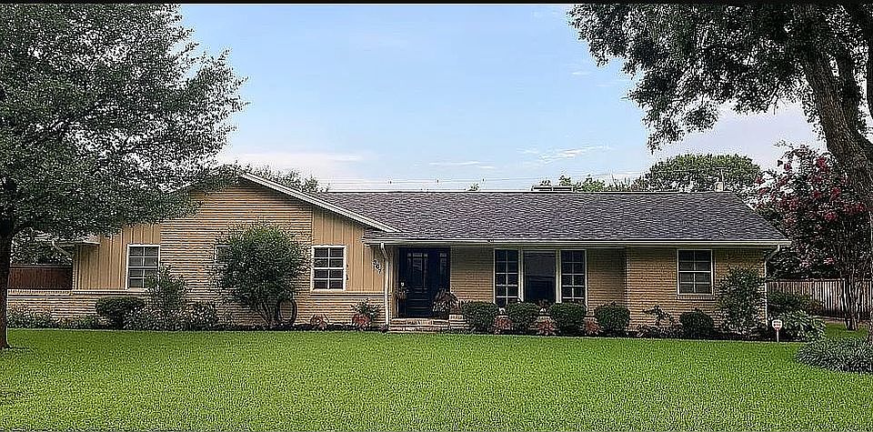 1st image of 307 Brook Ln