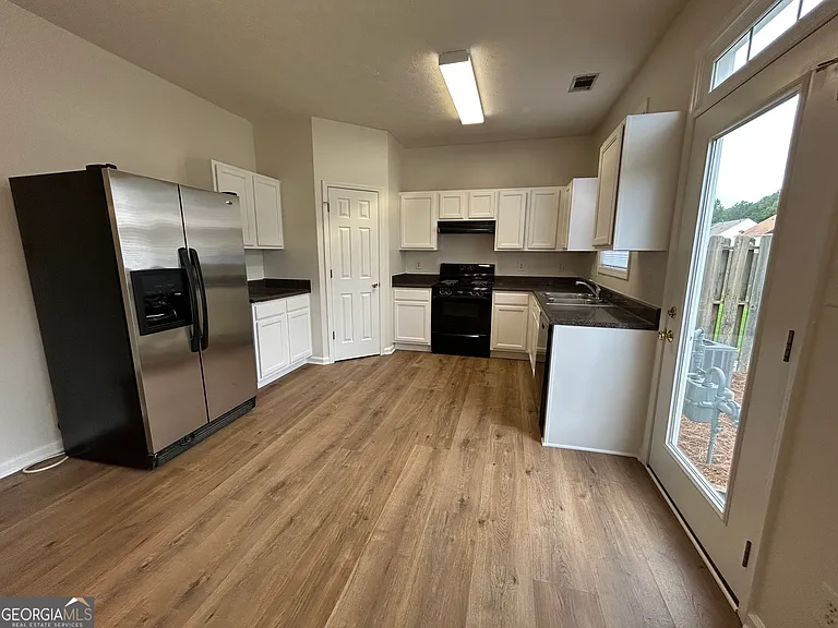 3051 Kentmere Dr — Photo 6