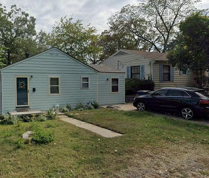 1112 Crest Rd