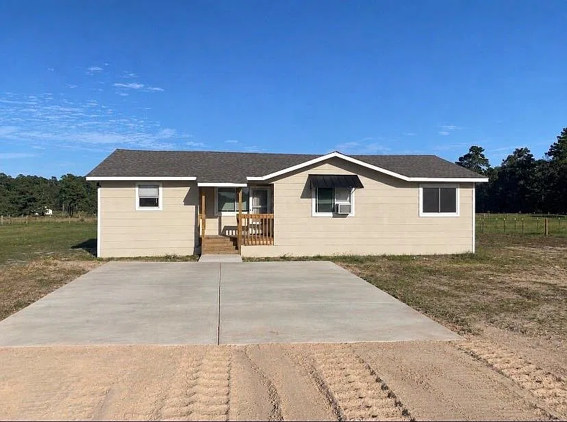 4 bed, 2.0 bath, 1482 sqft, $1,700 — Photo 1