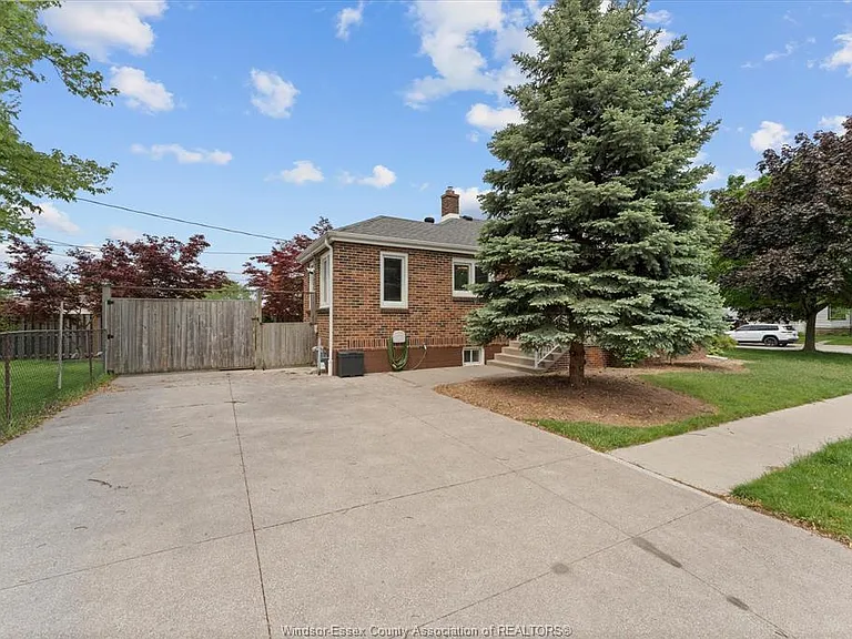 12374 Renaud St #MAIN LEVEL — Photo 2